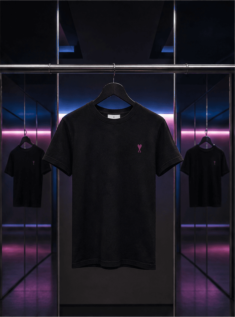 T-shirt noir cœur rouge